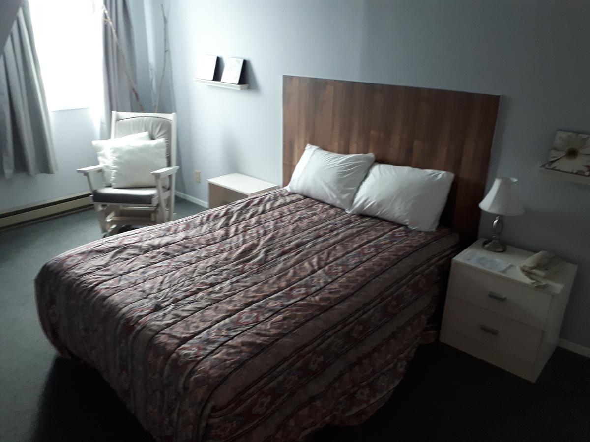 Hotel Au Vieux Bardeau Deschambault Esterno foto